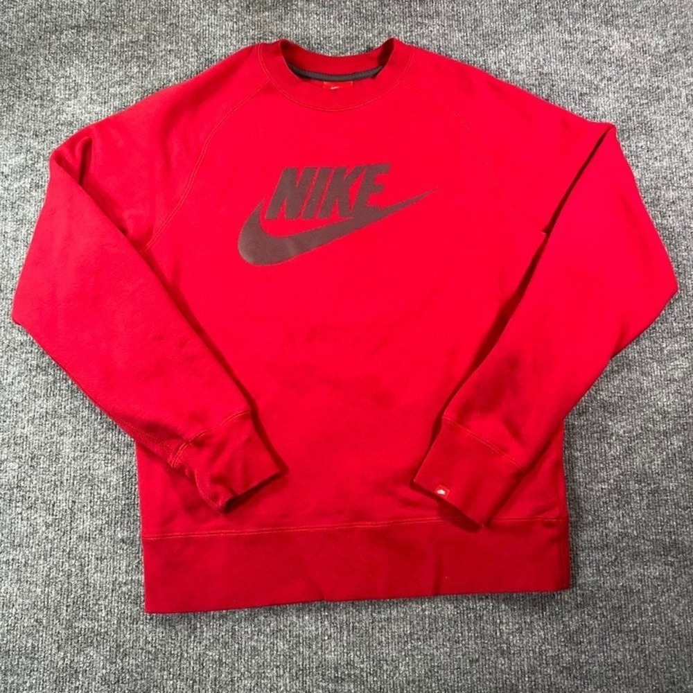 Nike Sportswear Mens Red Futura Logo Fleece Crewneck Sweatshirt Size Medium